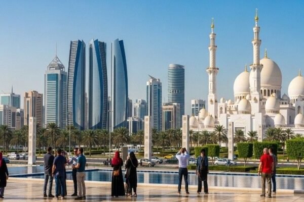 Abu-Dhabi-skyline-with-Sheikh-Zayed-Grand-Mosque,-tourists-exploring-city-attractions.